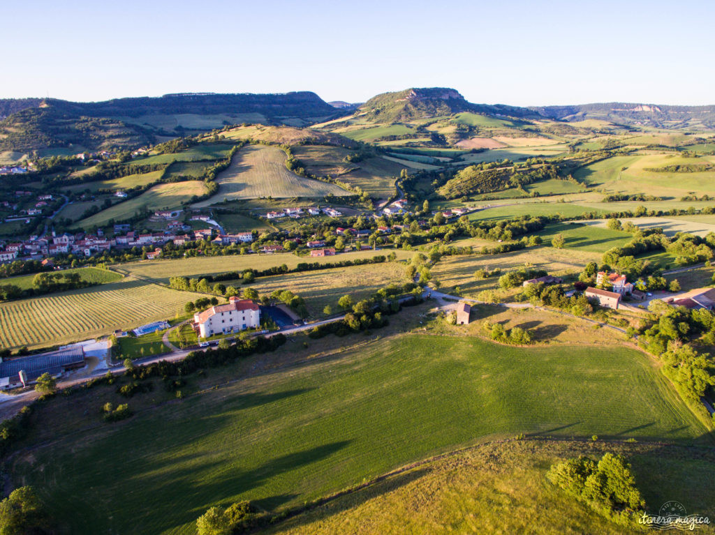 Un gîte de luxe en Aveyron et un projet collectif solidaire porté par tout un village ? Ne cherchez plus ! Bienvenue au Castel d'Alzac !