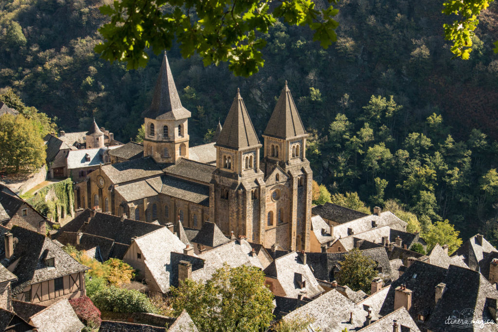 De la Haute-Loire à l’Aveyron, suivez mon pèlerinage sur la voie du Puy : 210 km à pied du Puy-en-Velay à Conques. Faire le chemin de Compostelle : conseils, itinéraire et émotions