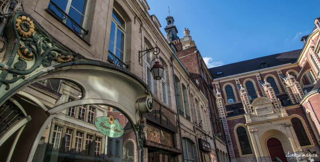  Mais quand on marche dans les rues de Douai, on la découvre aussi moderne, rénovée à la Belle époque. Je me régale de la profusion d’Art nouveau sur les façades lumineuses. Douai est belle, bien plus que je l’imaginais.