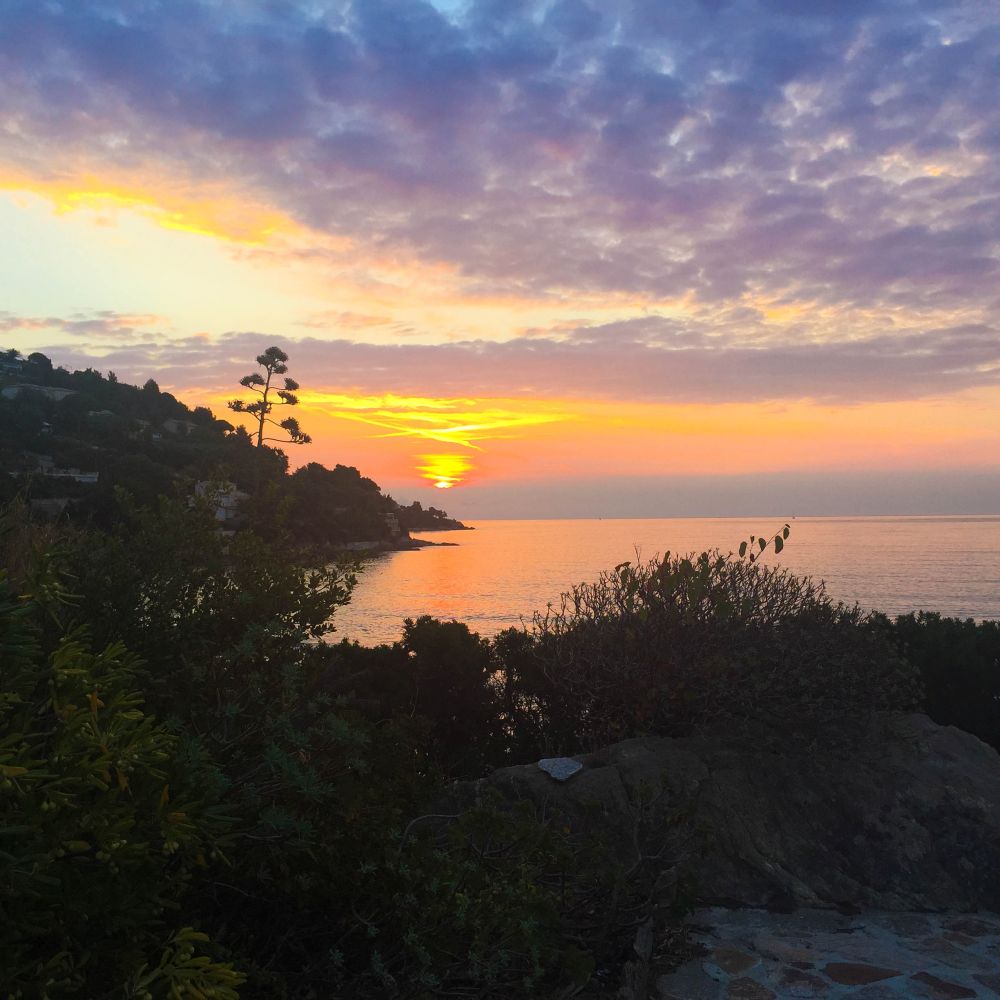 Lever de soleil sur la plage Saint Clair.