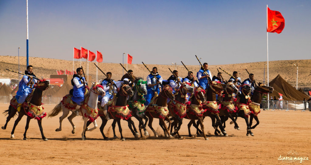 Au coeur du grand sud marocain, Tan-Tan est la porte du Sahara. Entre dunes de sable et océan, les peuples du désert se réunissent chaque mois de mai. Tourbillon de couleurs sur Itinera Magica.
