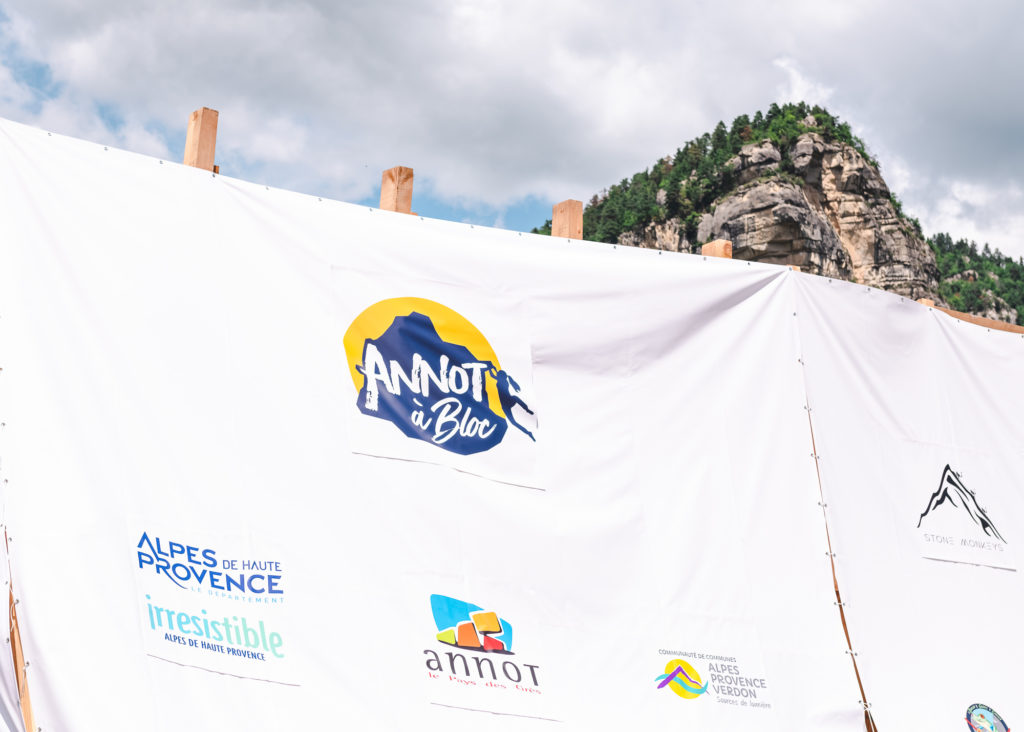 Escalade dans le Verdon : grimpe de bloc sur les grès d'Annot Annot à bloc