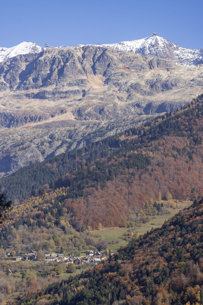 Villard-Reculas en Oisans : que voir et que faire en hiver, entre ski, rando, trail et bonnes adresses sur le grand domaine de l'Alpe d'Huez. 