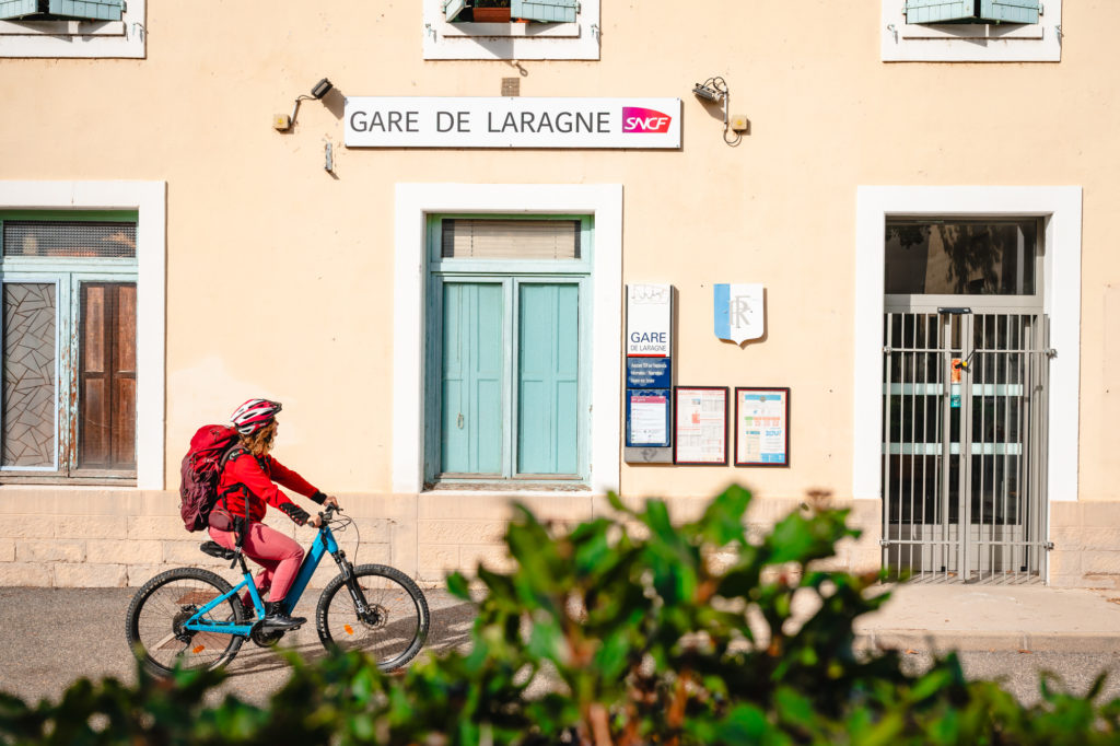 Voyager avec train et vélo en Baronnies provençales : slow tourisme bas carbone