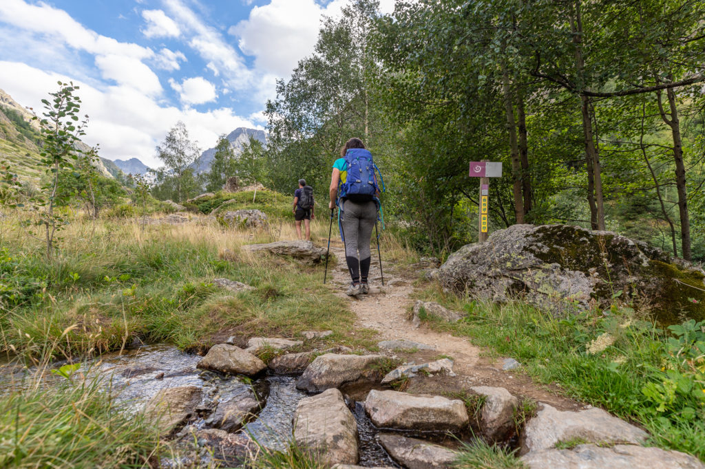 Envie d'un trek en itinérance dans le parc national des Ecrins ? Voici le tour gourmand en Oisans, merveilleuse rando sur 4 jours autour du Vénéon.