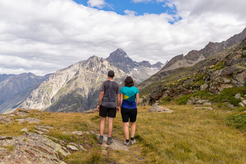 Envie d'un trek en itinérance dans le parc national des Ecrins ? Voici le tour gourmand en Oisans, merveilleuse rando sur 4 jours autour du Vénéon.