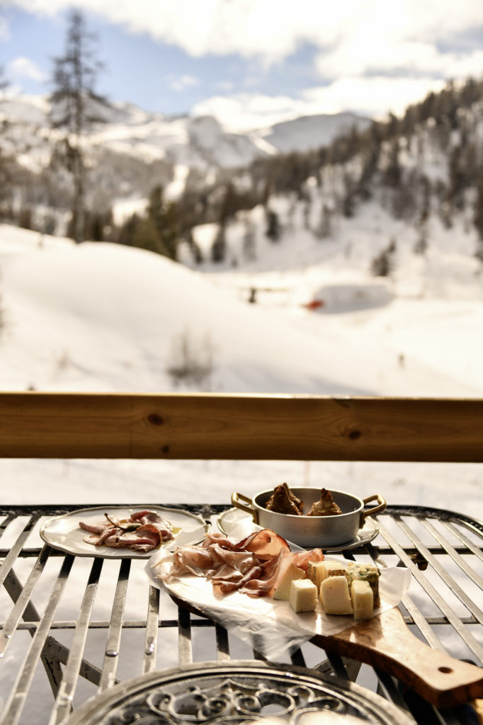 Skier à Montgenèvre dans les Alpes du Sud : astuces et bonnes adresses entre France et Italie.