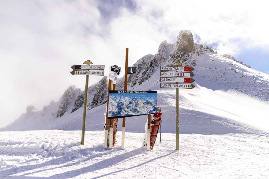 Skier à Montgenèvre dans les Alpes du Sud : astuces et bonnes adresses entre France et Italie.