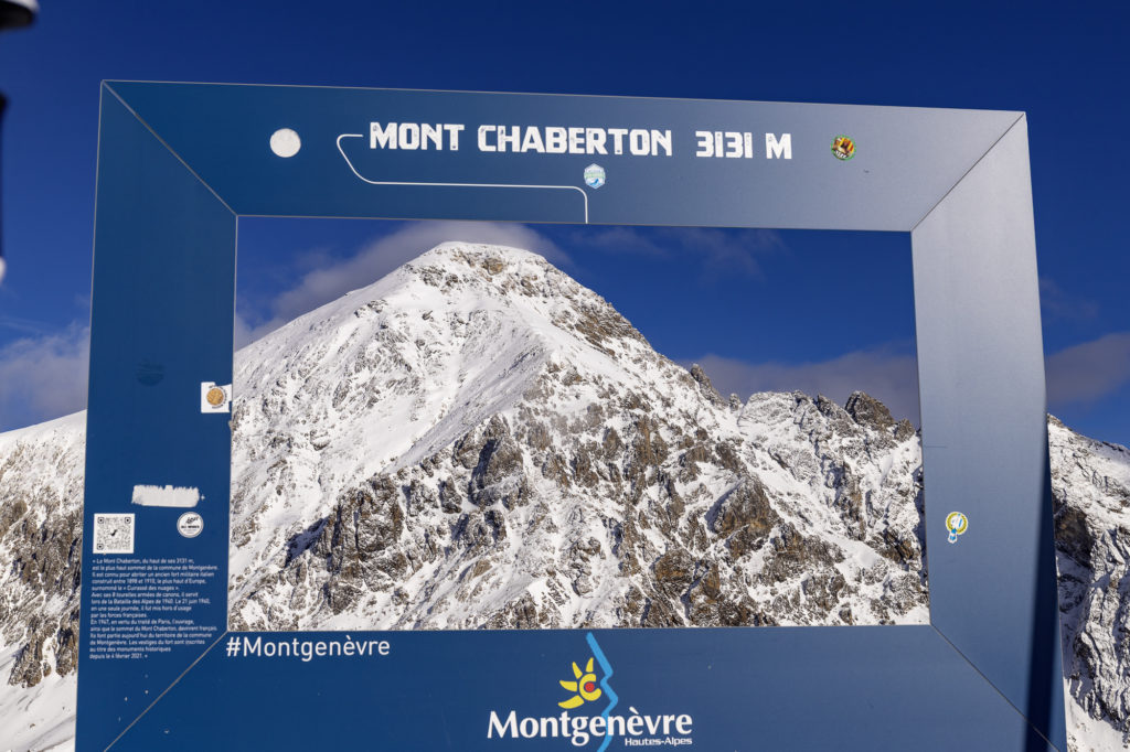 Skier à Montgenèvre dans les Alpes du Sud : astuces et bonnes adresses entre France et Italie.