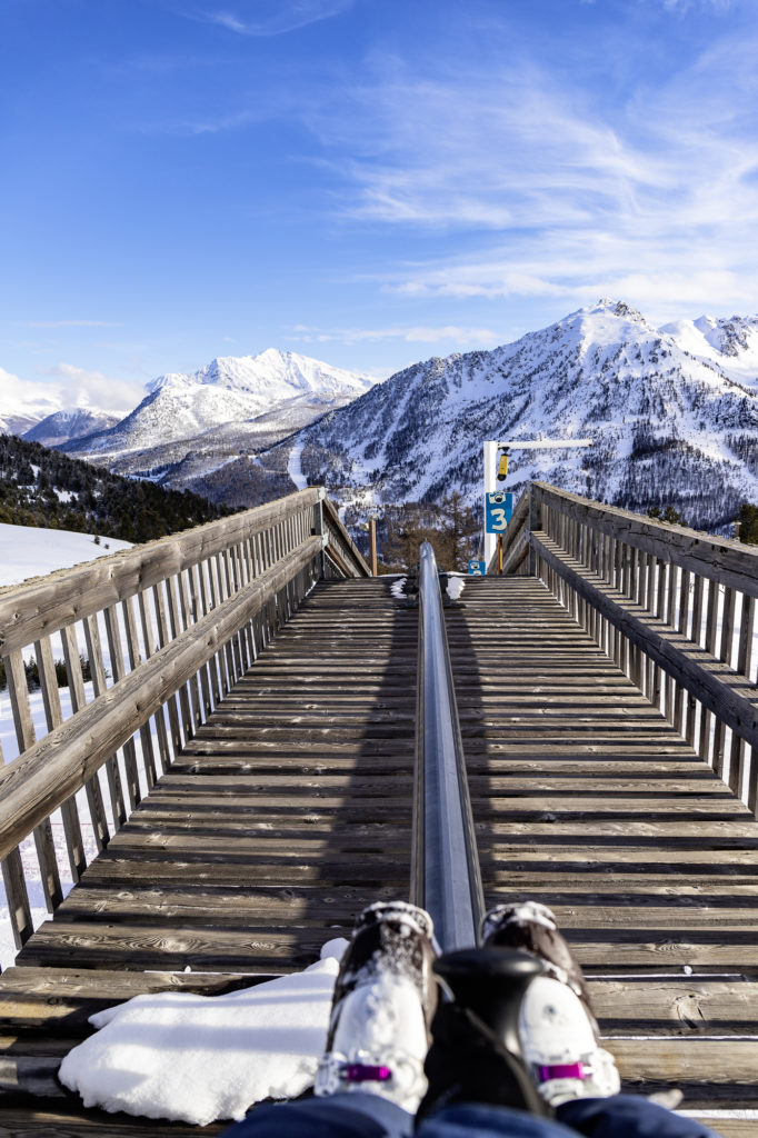 Skier à Montgenèvre dans les Alpes du Sud : astuces et bonnes adresses entre France et Italie.