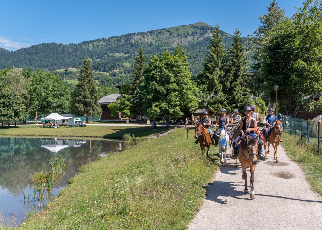 lacs de taninges et samoens a cheval