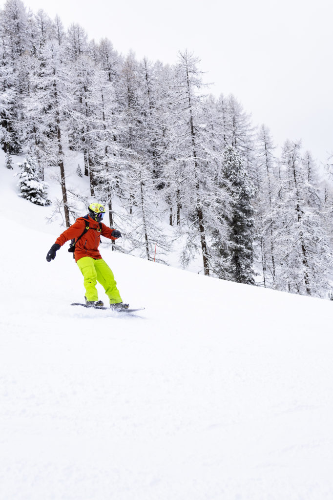 Skier à Risoul 1850 sur le domaine de la Forêt blanche lors d'un séjour à l'hôtel le 1850